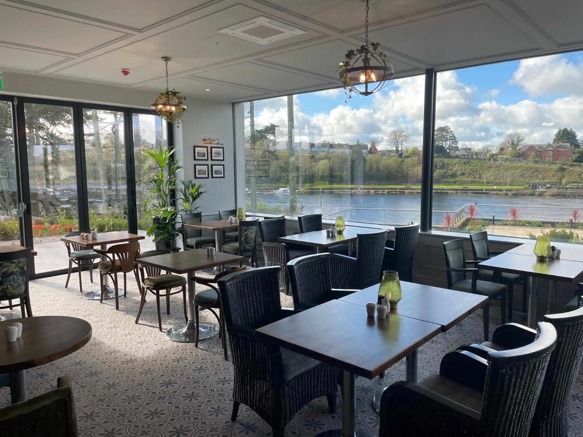 The Lakeside Hotel & Leisure Centre Killaloe Exterior photo
