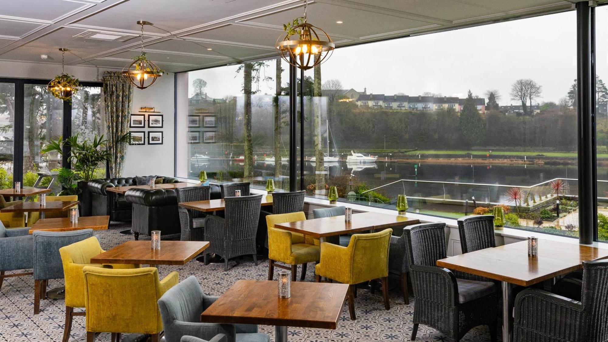 The Lakeside Hotel & Leisure Centre Killaloe Exterior photo