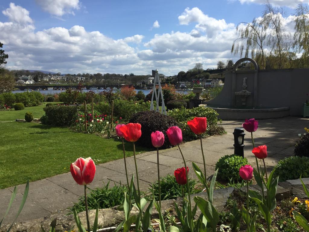The Lakeside Hotel & Leisure Centre Killaloe Exterior photo