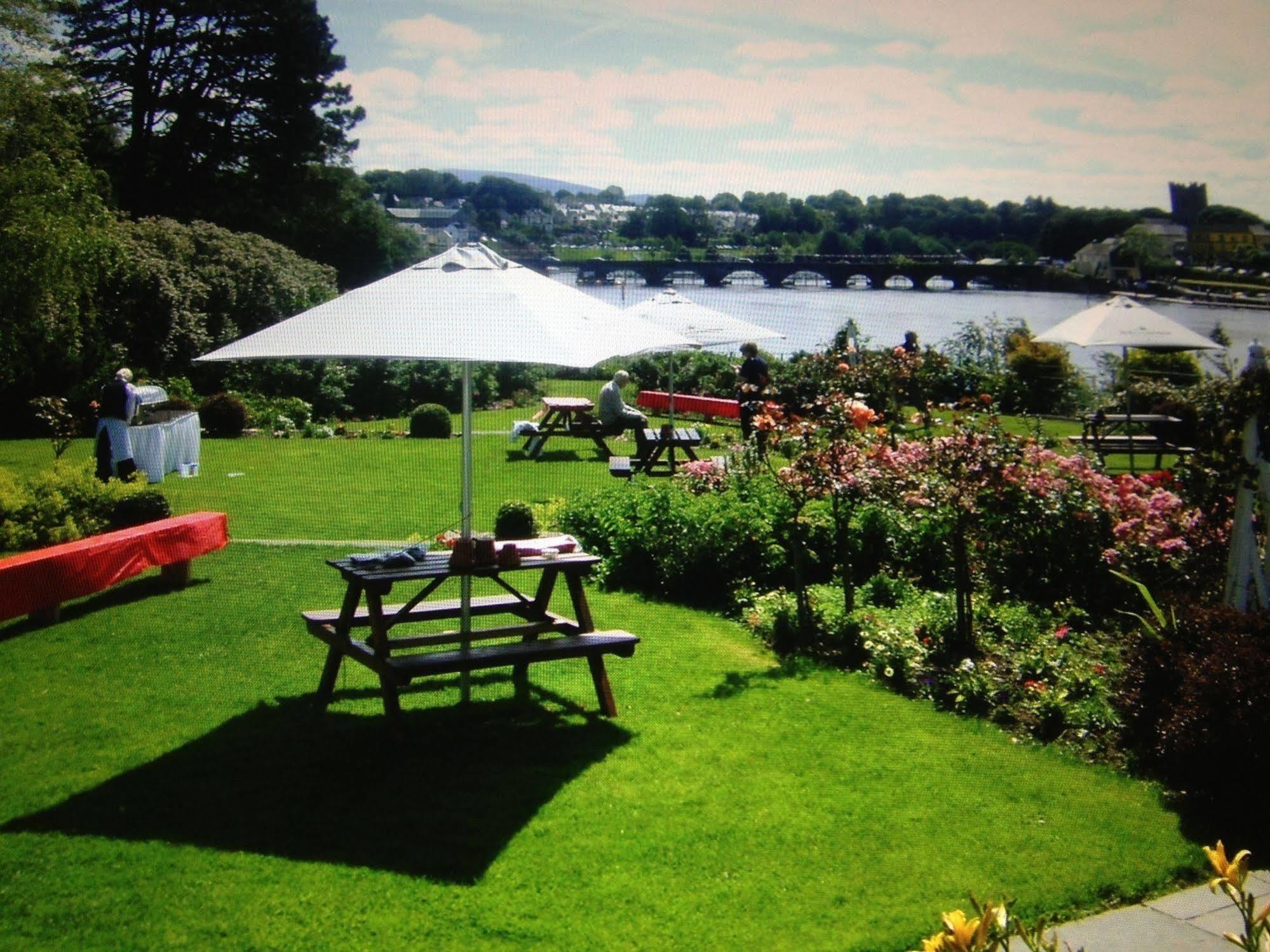 The Lakeside Hotel & Leisure Centre Killaloe Exterior photo